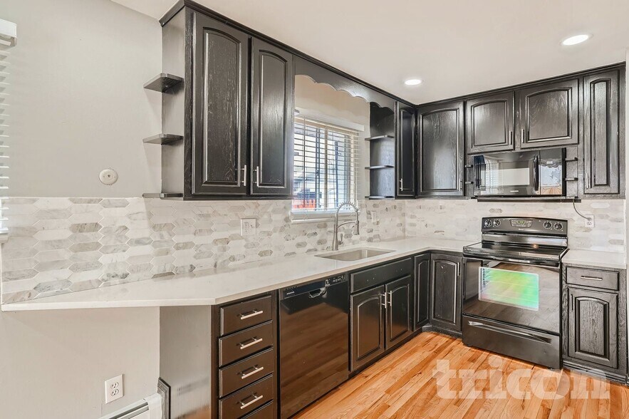 Building Photo - 4662 S Badger Ct