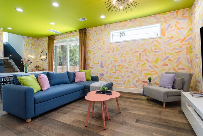 Primary Photo - 2415 E 10th St