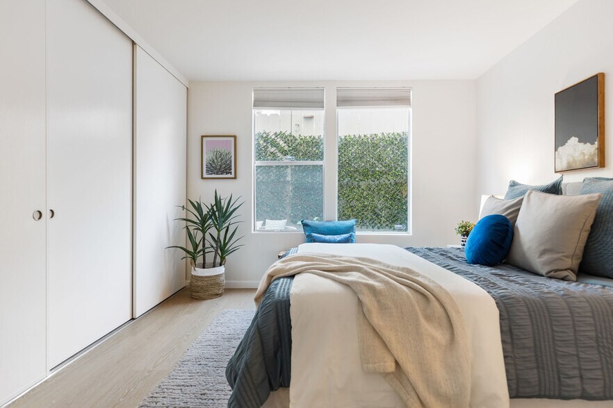 Building Photo - 811 York St