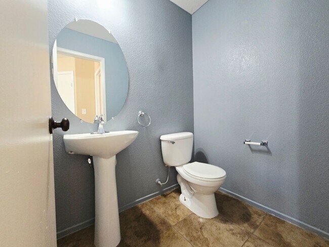 Building Photo - ACCEPTS SECTION 8 - BEAUTIFUL MUST SEE 3BD/2BA IN SOUTHWEST