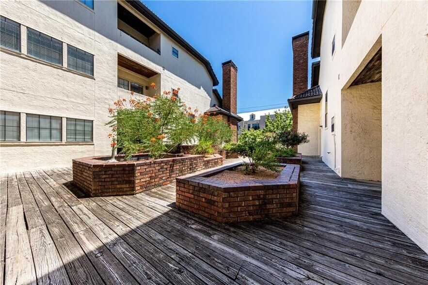 Building Photo - 3001 Cedar