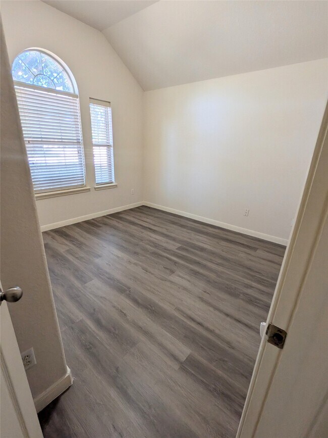 Building Photo - 21470 Olympic Forest Dr