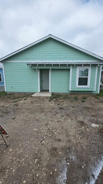 Building Photo - 614 Chihuahua St