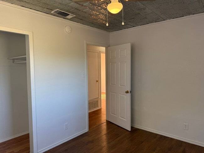 Building Photo - 1029 Vly Frg Dr