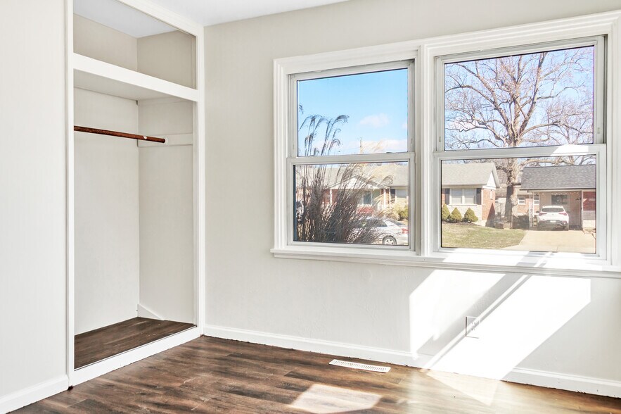 Building Photo - 4440 Turquoise Dr