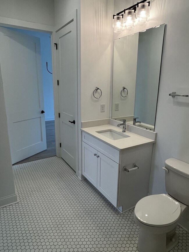 Building Photo - Brand New 2 Bed Condo in Cornelius