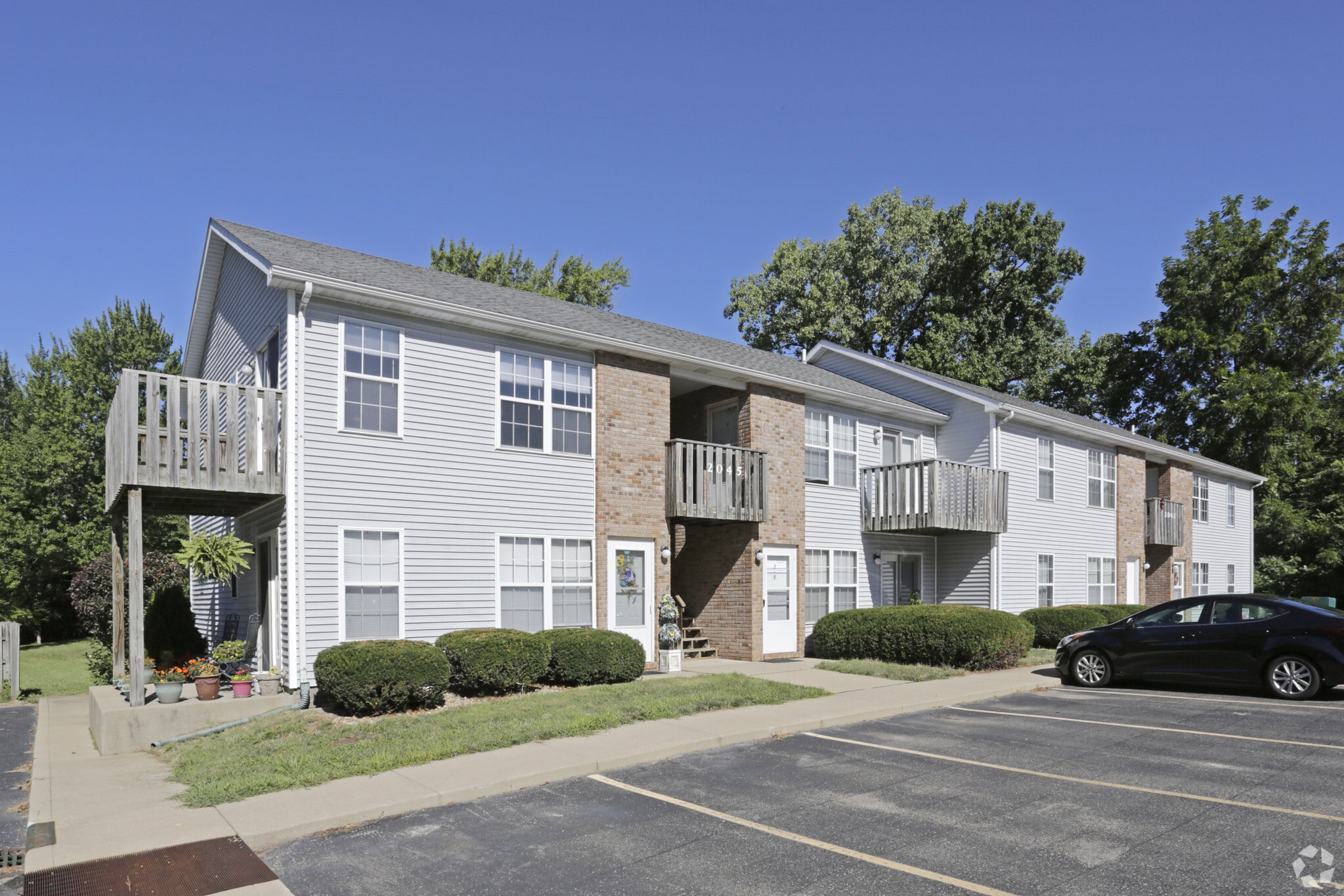 Primary Photo - Hill Meadow Apartments