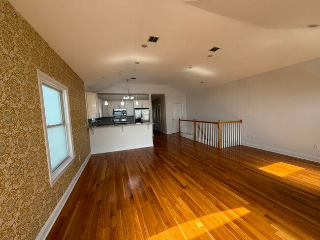 Building Photo - 398 Cator Ave