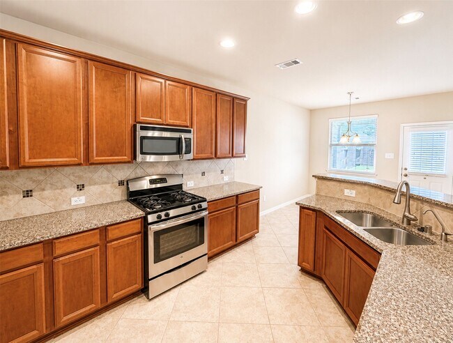 Building Photo - 15618 Whisper Woods Dr