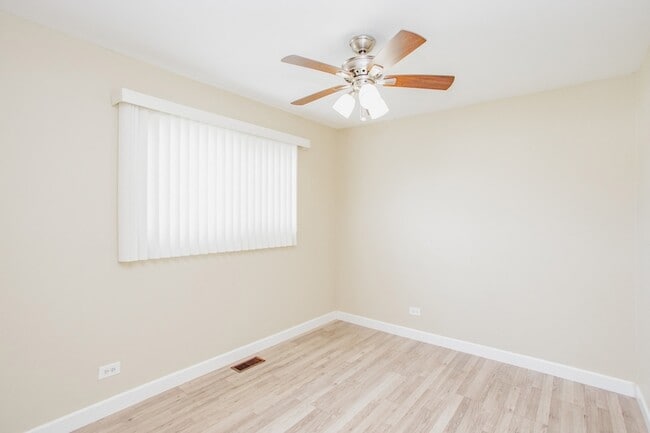 Building Photo - 720 Durham Ln