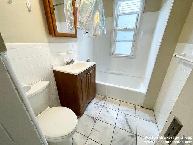 Building Photo - 26 Taft St