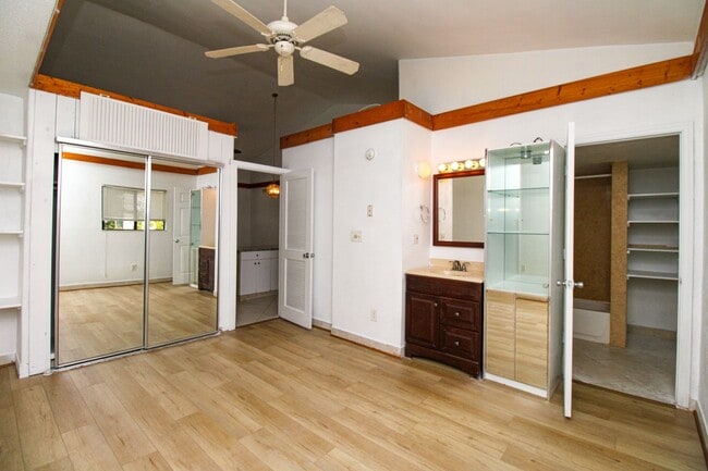 Building Photo - ANNUAL UNFURNISHED ** Wiggins Pass West **...