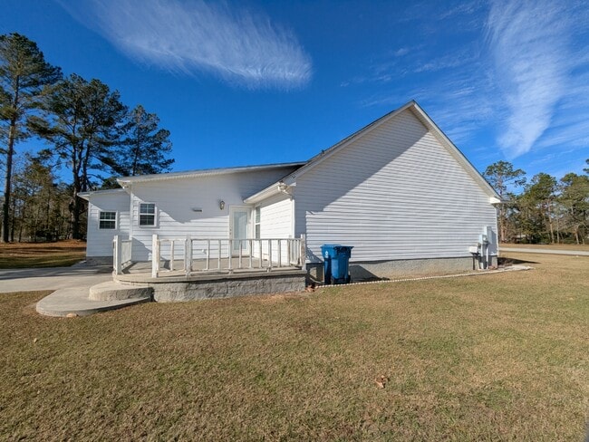 Building Photo - 1515 Hall Way