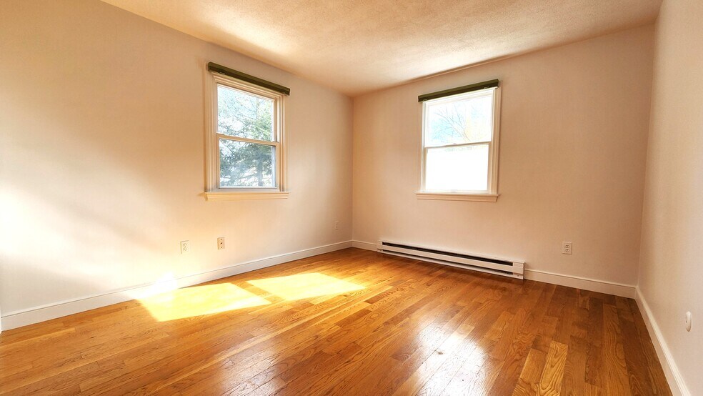 Building Photo - 98 Sylvia St