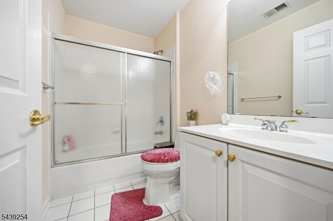 Building Photo - 75 Spring Hill Cir