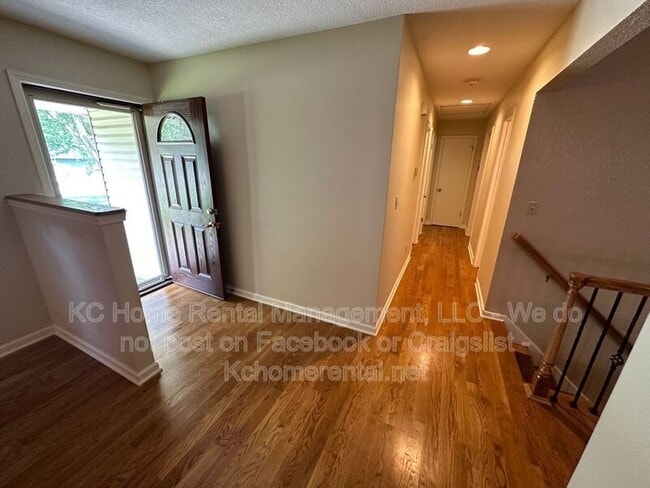 Building Photo - 6119 Cottonwood Dr