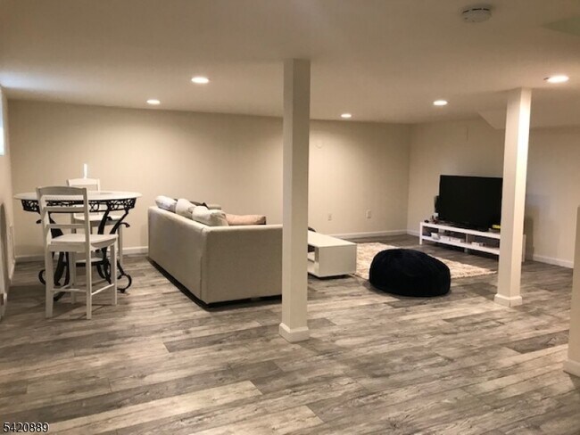 Building Photo - 751 Fairmount Ave