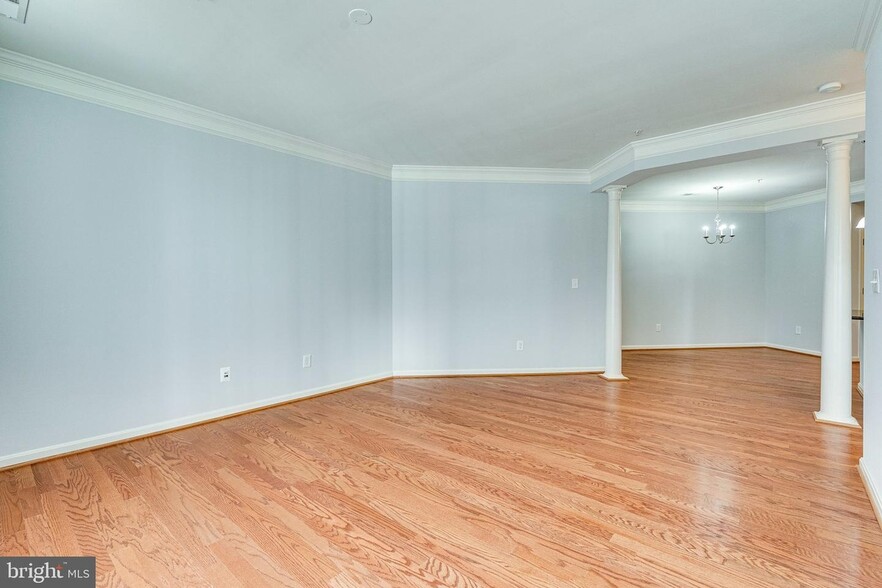 Building Photo - 24701 Byrne Meadow Sq