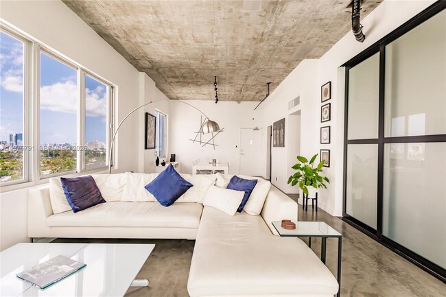 Building Photo - 1000 West Ave