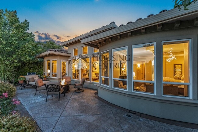 Building Photo - Executive Gated Serrano Golf-Course Home with Views of the 16th Hole!