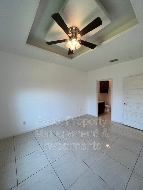Building Photo - 214 Fig Dr