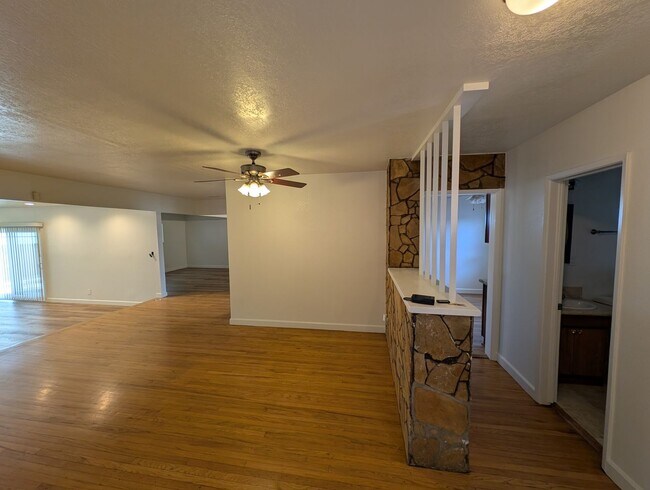 Building Photo - 748 W Gage Ave