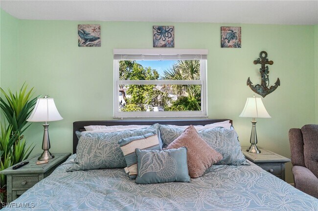 Building Photo - 11 2nd St