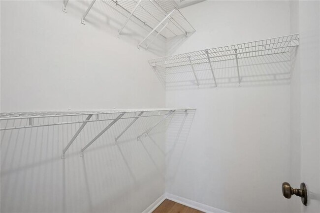 Building Photo - 2035 Powers Ferry Trce SE