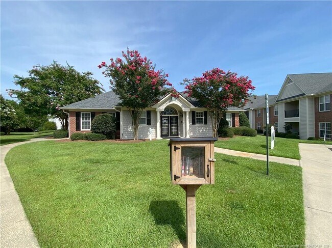 Building Photo - 411 Gallery Dr