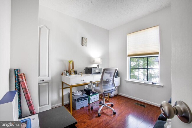 Building Photo - 9820 Berrywood Ct