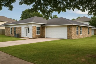 Building Photo - 985 N Daisy Ln