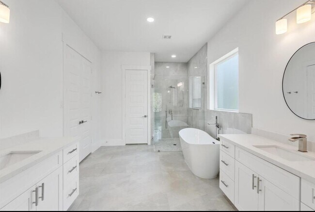 Building Photo - 114 Bentwood Dr