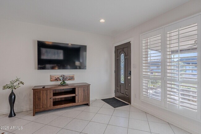 Building Photo - 8263 E Cypress St