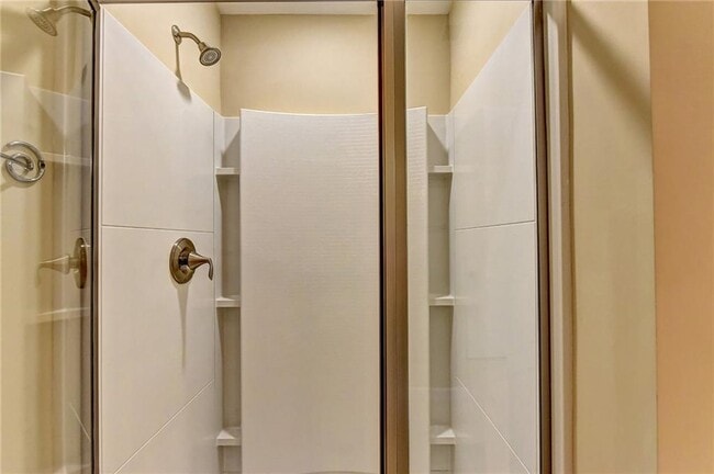 Building Photo - 1075 Hampton Oaks Dr