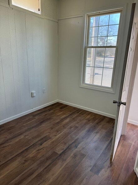 Building Photo - 517 3rd St