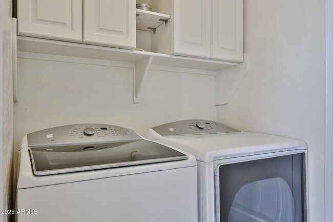 Building Photo - 25771 W Satellite Ln