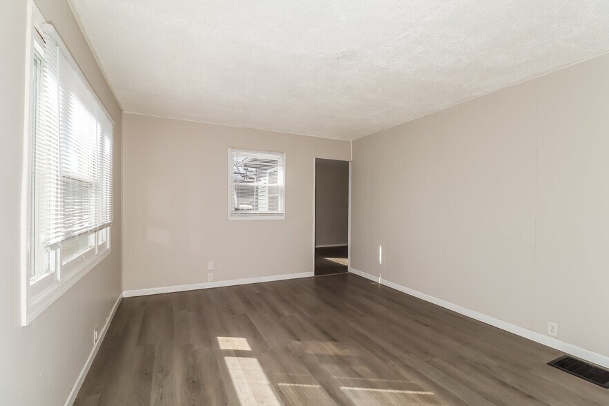 Building Photo - 3905 Ford St