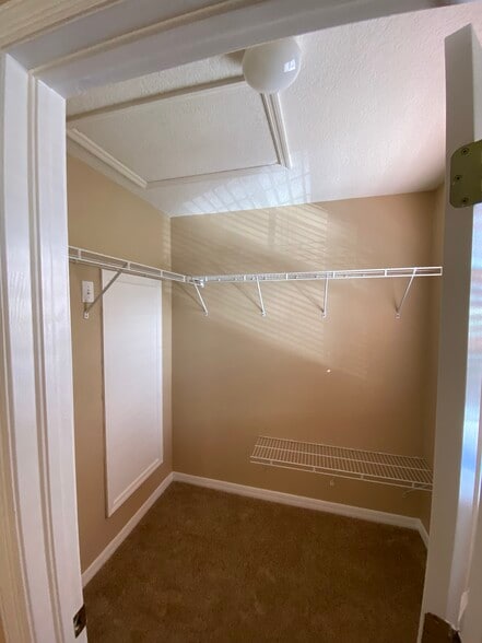 Building Photo - 12319 Country White Cir