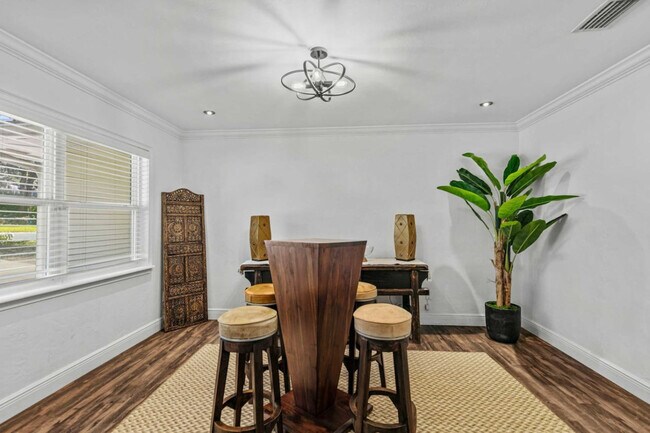 Building Photo - 2821 NW 4th Ln