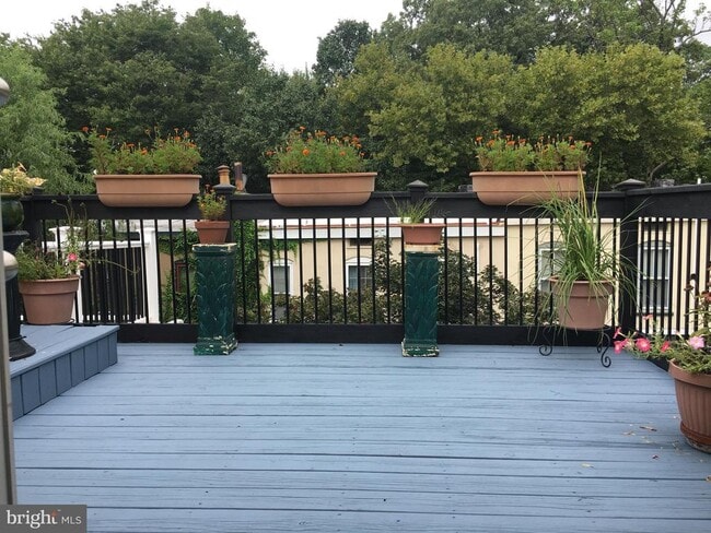 Building Photo - 1019 N Monroe St