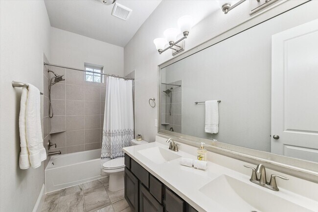 Building Photo - 10110 Hooke Dr