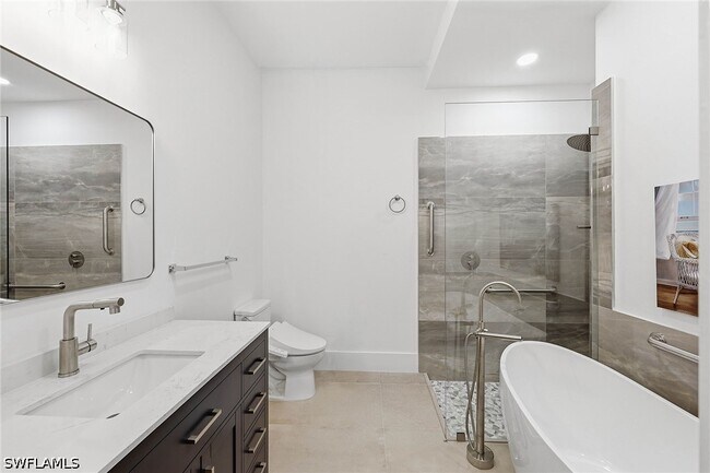 Building Photo - 1232 Royal Palm Dr