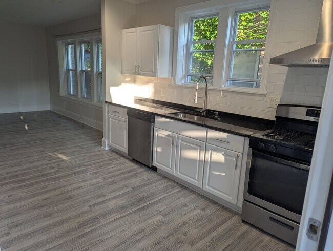 Building Photo - 7910 Karlov Ave