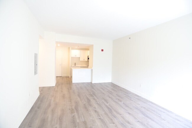 Building Photo - 24 2nd St