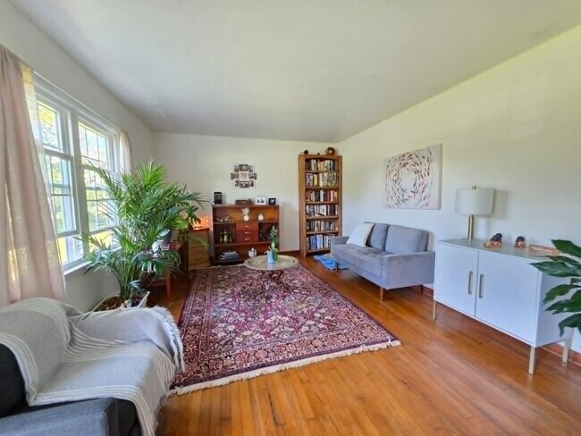 Building Photo - 104 Lee Dr