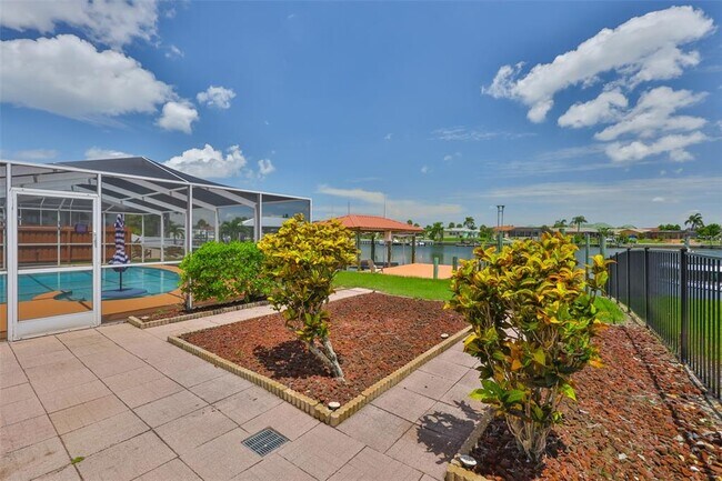 Building Photo - 6422 Lake Sunrise Dr