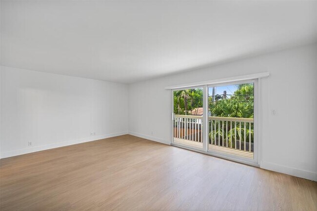 Building Photo - 2532 NE 9th St