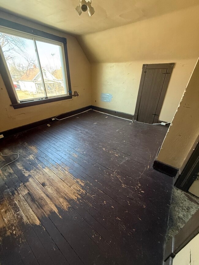 Building Photo - 2254 Lee Ave