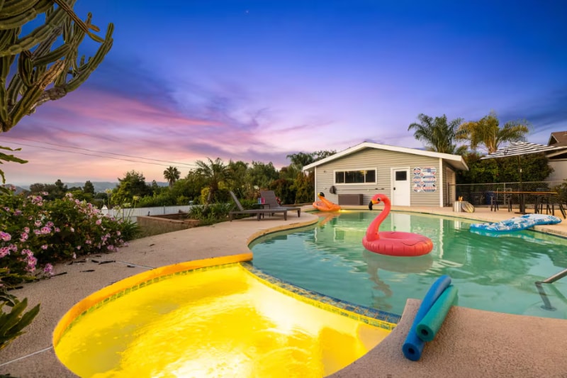 Building Photo - 321 W Kalmia St