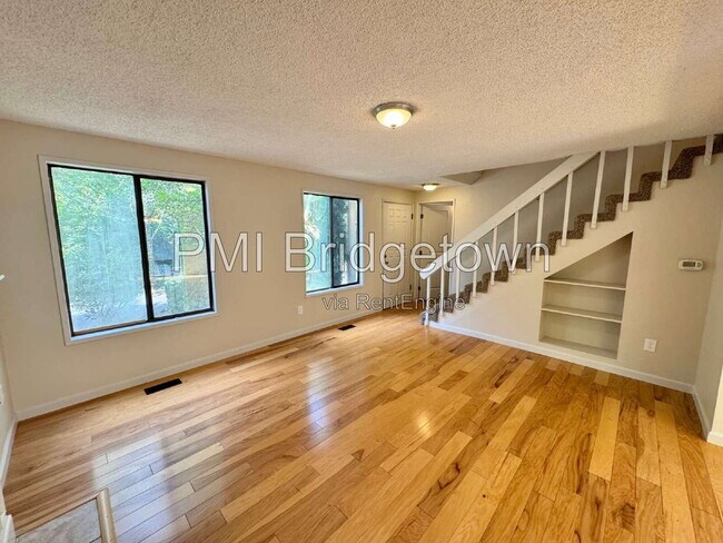 Building Photo - 702 SW 6th Ct